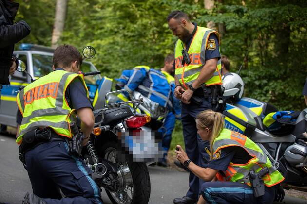 Rimpar, Bundesstraße, 18.07.2019, Geschwindigkeits- und Motorradkontrolle der Polizei Bild: Laser Messung, Geschwindigkeitsmessung Copyright: HMBxMedia xHeikoxBecker