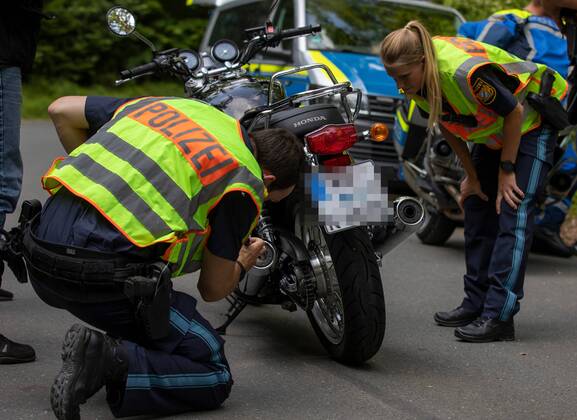 Rimpar, Bundesstraße, 18.07.2019, Geschwindigkeits- und Motorradkontrolle der Polizei Bild: Laser Messung, Geschwindigkeitsmessung Copyright: HMBxMedia xHeikoxBecker