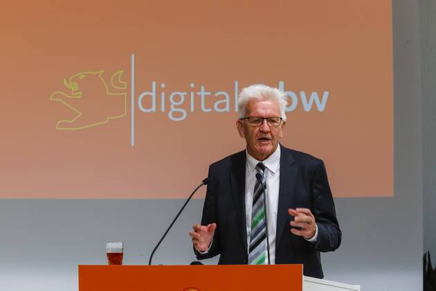 DEU, Deutschland, Baden-Württemberg, Tuttlingen, 19.07.2019: Ministerpräsident Winfried Kretschmann. digital@bw Festival Zukunft Gesundheit Digital in Tuttlingen. Am Weltzentrum der Medizintechnik thematisiert die baden-württembergische Landesregierung den Gesundheitsbereich. Digitalisierung ist ein Schwerpunk der aktuellen Legislaturperiode mit Investitionen im Umfang von rund einer Milliarde Euro. Ziel ist es, Baden-Württemberg als Leitregion des Digitalen Wandels in Europa zu positionieren.