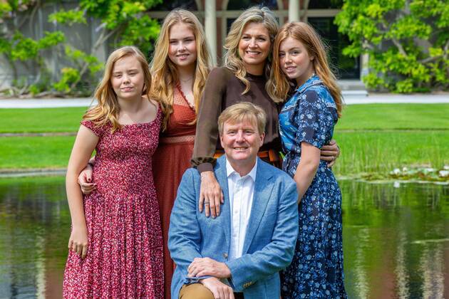 Entertainment Bilder des Tages THE HAGUE - Dutch King Willem-Alexander, Queen Maxima and the princesses Amalia, Alexia and Ariane during the annual photo session of the royal family at Huis ten Bosch Palace. Photo: Wesley de Wit Hollandse Hoogte  Copyright: xHollandsexHoogtex xWesleyxdexWitx x200227247x