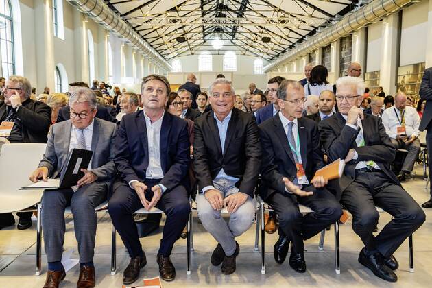 DEU, Deutschland, Baden-Württemberg, Tuttlingen, 19.07.2019: Von links Guido Wolf MdL (Minister für Justiz und Europaangelegenheiten BW), Manne Lucha MdL (Minister für Soziales und Gesundheit BW), Thomas Strobl (Minister für Inneres und Digitalisierung BW), Ministerpräsident Winfried Kretschmann. digital@bw Festival Zukunft Gesundheit Digital in Tuttlingen. Am Weltzentrum der Medizintechnik thematisiert die baden-württembergische Landesregierung den Gesundheitsbereich. Digitalisierung ist ein Schwerpunk der aktuellen Legislaturperiode mit Investitionen im Umfang von rund einer Milliarde Euro. Ziel ist es, Baden-Württemberg als Leitregion des Digitalen Wandels in Europa zu positionieren.