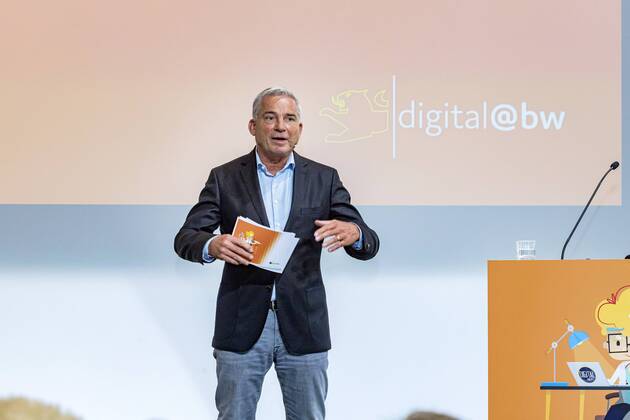 DEU, Deutschland, Baden-Württemberg, Tuttlingen, 19.07.2019: Thomas Strobl (Minister für Inneres und Digitalisierung BW). digital@bw Festival Zukunft Gesundheit Digital in Tuttlingen. Am Weltzentrum der Medizintechnik thematisiert die baden-württembergische Landesregierung den Gesundheitsbereich. Digitalisierung ist ein Schwerpunk der aktuellen Legislaturperiode mit Investitionen im Umfang von rund einer Milliarde Euro. Ziel ist es, Baden-Württemberg als Leitregion des Digitalen Wandels in Europa zu positionieren.