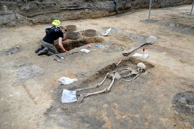 News Themen der Woche KW30 News Bilder des Tages Human remains have been discovered at Mokotow Prison in Warsaw Human remains have been discovered on July 24, 2019 at Mokotow Prison in Warsaw, Poland. Mokotow Prison, also known as Rakowiecka Prison during the Nazi German occupation and later, under the communist rule, it was a place of detention, torture and execution of the Polish political opposition and underground fighters. Professor Krzysztof Szwagrzyk, who leads the works, doesn’t eliminate that the remains might be of Nazi German or communists’ victims. EN_01386983_0029 