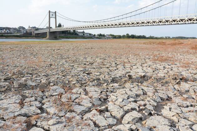 News Themen der Woche KW30 News Bilder des Tages Le fleuve de la Loire est quasiment a sec suite au manque de pluie et aux fortes chaleurs. NEWS : Secheresse de la Loire - Ancenis-Saint-Gereon - 25 07 2019 RonanHoussin Panoramic 