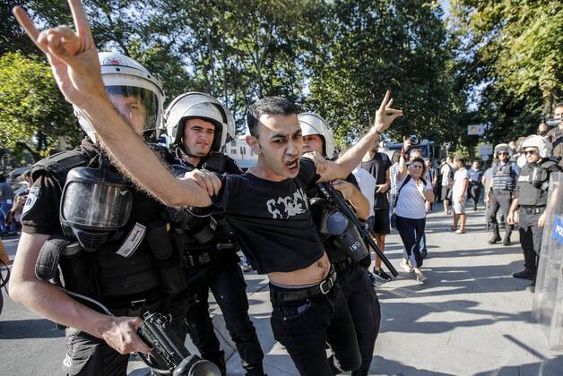 News Themen der Woche KW30 An ultra-nationalist group violently disrupted a protest by several NGOs who had gathered, under heavy police presence, in a show of support for Syrian refugees in Istanbul, Turkey, Saturday, July 27. Turkish officials have been holding talks on creating a safe zone to address Turkey s security concerns. Syrians living illegally in Istanbul have until August 20 to leave the city or face expulsion, authorities warned July 22, as hostility mounts toward the millions of refugees in Turkey. Turkey has 3.5 million Syrian refugees, but they are only under temporary protection because the government does not offer them formal refugee status. (Kemal Aslan - Depo Photos)  Copyright: KemalxAslanxDepoxPhotos 16438209
