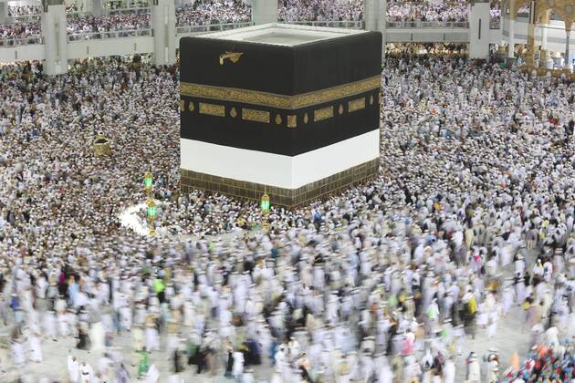 News Themen der Woche KW30 July 27, 2019, Jeddah, Jedddah, Saudi Arabia: Muslim pilgrims pray around the holy Kaaba at the Grand Mosque, during the annual hajj pilgrimage in Mecca July 27, 2019. According to the Muslims holy book the Koran, the Kaaba was built by Abraham and his son Ismael, after Ismael had settled in Arabia. Millions of Muslims have arrived in Saudi Arabia to perform their Hajj Jeddah Saudi Arabia - ZUMAap3_ 20190727_zaf_ap3_129 Copyright: xAshrafxAmrax
