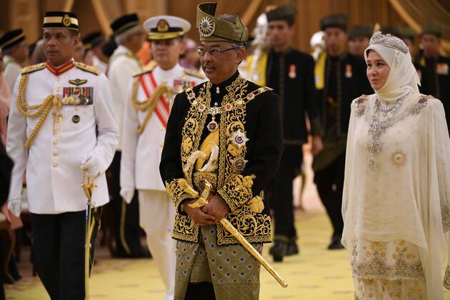 Entertainment Themen der Woche KW31 Entertainment Bilder des Tages (190730) -- KUALA LAMPUR, July 30, 2019 () -- Malaysia s King Sultan Abdullah Sultan Ahmad Shah (C) attends the coronation ceremony at the National Palace in Kuala Lumpur, Malaysia, July 30, 2019. Sultan Abdullah Sultan Ahmad Shah was formally installed as Malaysia s new king on Tuesday, as part of a grand ceremony marking the event held at the National Palace in Kuala Lumpur. (Information Department of Malaysia Handout via ) MALAYSIA-KUALA LAMPUR-KING-CORONATION Xinhua 