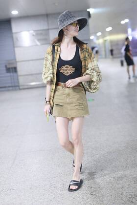 Chinese actress Zhong Chuxi arrives at the Shanghai Hongqiao International Airport after landing in Shanghai, China, 7 August 2019. Handbag & Hat & Baggage: Louis Vuitton Shoes: Nike Zhong Chuxi shows up at Shanghai airport after landing  bjl13690751