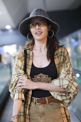 Chinese actress Zhong Chuxi arrives at the Shanghai Hongqiao International Airport after landing in Shanghai, China, 7 August 2019. Handbag & Hat & Baggage: Louis Vuitton Shoes: Nike Zhong Chuxi shows up at Shanghai airport after landing  bjl13690742