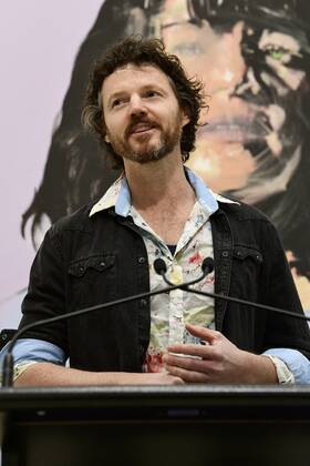 ARCHIBALD PEOPLE?S CHOICE AWARD, Artist David Darcy speaks to the media after being announced as the 2019 Archibald People s Choice award winner at the Art Gallery of NSW in Sydney, Wednesday, August 14, 2019. David Darcy s portrait of Daisy, Tjuparntarri - Women s Business , has won the 2019 Archibald People s Choice award. ( NO ARCHIVING, EDITORIAL USE ONLY, NO USE IN BOOKS WITHOUT CONSENT SYDNEY NSW AUSTRALIA  Copyright: xBIANCAxDExMARCHIx 20190814001413256965