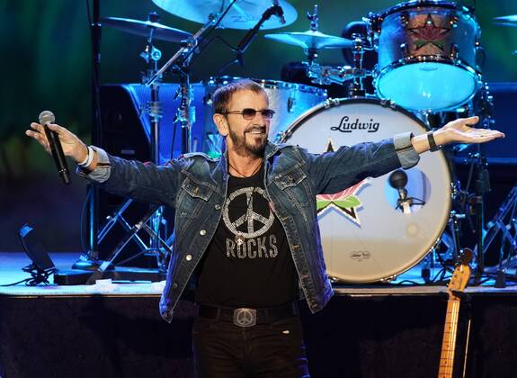 Entertainment Themen der Woche KW33 Entertainment Bilder des Tages Ringo Starr & His All-Starr Band perform at the 50th anniversary of the Woodstock Music Festival at Bethel Woods Center For The Arts on Friday, August 16, 2019 in Bethel, New York. Woodstock was a music festival held August 15Ð18, 1969, which attracted an audience of more than 400,000 and is widely regarded as a pivotal moment in popular music history.  NYP20190816163 JOHNxANGELILLO
