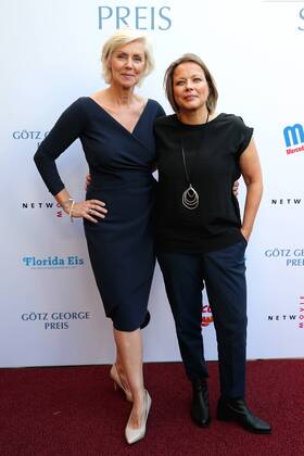 Vergabe GOETZ GEORGE PREIS 2019 Marika und Tanja George am Roten Teppich zur Verleihung vom GOETZ GEORGE PREIS am 19. August 2018 in der Astor Film Lounge. Der dotierte Preis soll an dieses Lebenswerk von Goetz George erinnern. Berlin Charlottenburg Berlin Deutschland