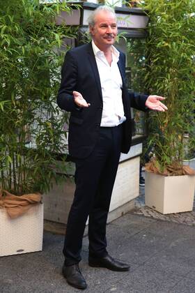 Vergabe GOETZ GEORGE PREIS 2019 Leander Haussmann am Roten Teppich zur Verleihung vom GOETZ GEORGE PREIS am 19. August 2018 in der Astor Film Lounge. Der dotierte Preis soll an dieses Lebenswerk von Goetz George erinnern. Berlin Charlottenburg Berlin Deutschland