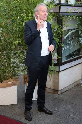 Vergabe GOETZ GEORGE PREIS 2019 Leander Haussmann am Roten Teppich zur Verleihung vom GOETZ GEORGE PREIS am 19. August 2018 in der Astor Film Lounge. Der dotierte Preis soll an dieses Lebenswerk von Goetz George erinnern. Berlin Charlottenburg Berlin Deutschland