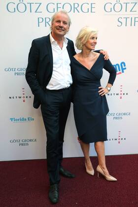 Vergabe GOETZ GEORGE PREIS 2019 Marika George und Leander Haussmann am Roten Teppich zur Verleihung vom GOETZ GEORGE PREIS am 19. August 2018 in der Astor Film Lounge. Der dotierte Preis soll an dieses Lebenswerk von Goetz George erinnern. Berlin Charlottenburg Berlin Deutschland
