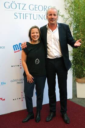 Vergabe GOETZ GEORGE PREIS 2019 Leander Haussmann und Tanja George am Roten Teppich zur Verleihung vom GOETZ GEORGE PREIS am 19. August 2018 in der Astor Film Lounge. Der dotierte Preis soll an dieses Lebenswerk von Goetz George erinnern. Berlin Charlottenburg Berlin Deutschland