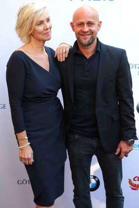 Vergabe GOETZ GEORGE PREIS 2019 Marika George und Juergen Vogel am Roten Teppich zur Verleihung vom GOETZ GEORGE PREIS am 19. August 2018 in der Astor Film Lounge. Der dotierte Preis soll an dieses Lebenswerk von Goetz George erinnern. Berlin Charlottenburg Berlin Deutschland