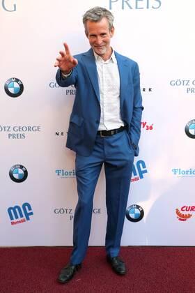 Vergabe GOETZ GEORGE PREIS 2019 Ulrich Matthes am Roten Teppich zur Verleihung vom GOETZ GEORGE PREIS am 19. August 2018 in der Astor Film Lounge. Der dotierte Preis soll an dieses Lebenswerk von Goetz George erinnern. Berlin Charlottenburg Berlin Deutschland