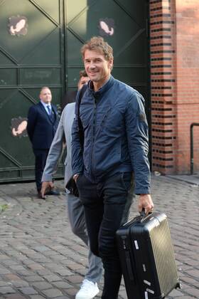 Hamburg, der 19.08.2019 Jens Lehmann mit Koffer auf dem Weg zur Verleihung des Sport Bild Awards 2019 in Hamburg. Die feierliche Gala fand im der Fischauktionshalle statt. Prominente Gäste beim Sportbild Award 2019 in Hamburg, Hamburg-St. Pauli Hamburg Deutschland