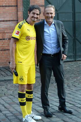 Hamburg, der 19.08.2019 Matze Matthias Knop der Comedian, als Mats Hummels, verkleidet führt ein Interview mit BVB Geschäftsführer Hans-Joachim Watzke vor der Verleihung des Sport Bild Awards 2019 in Hamburg. Die feierliche Gala fand im der Fischauktionshalle statt. Prominente Gäste beim Sportbild Award 2019 in Hamburg, Hamburg-St. Pauli Hamburg Deutschland