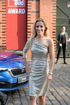 Hamburg, der 19.08.2019 Moderatorin Andrea Kaiser auf dem Weg zur Verleihung des Sport Bild Awards 2019 in Hamburg. Die feierliche Gala fand im der Fischauktionshalle statt. Prominente Gäste beim Sportbild Award 2019 in Hamburg, Hamburg-St. Pauli Hamburg Deutschland