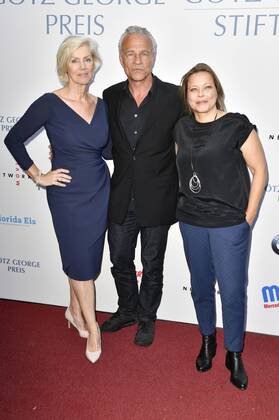 Marika Ullrich, Klaus J. Behrendt und Tanja George bei der Verleihung des Götz George Preises 2019 in der Astor Film Lounge. Berlin, 19.08.2019