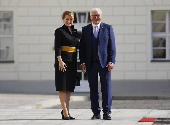 News Themen der Woche KW34 News Bilder des Tages Präsidentin der Slowakischen Republik, Zuzana Caputova, Bundespräsident Frank-Walter Steinmeier, Deutschland, Berlin, Schloss Bellevue, Begrüßung der Präsidentin der Slowakischen Republik, Zuzana Caputova, mit militärischen Ehren und anschließendes Gespräch, 21.08.201