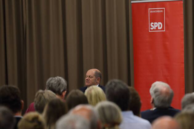 Bundesfinanzminister Olaf Scholz (SPD) während einer Wahlkampfveranstaltung für die Landtagswahl in Brandenburg mit Landtagskandidatin Klara Geywitz (SPD), Villa Bergmann, Potsdam, 21. August 2019. Die Wahl findet am 1. September statt, beide kandidieren zudem für den SPD-Vorsitz. Landtagswahl Brandenburg 2019: Wahlkampfveranstaltung mit Geywitz und Scholz
