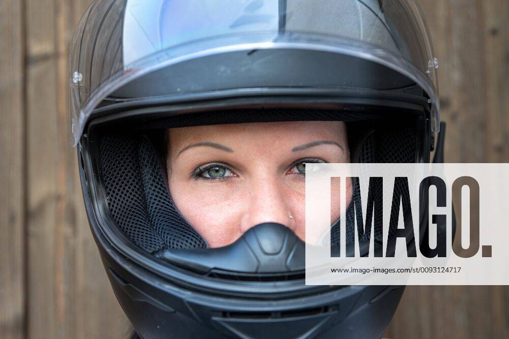 How To Wear A Motorcycle Helmet With Makeup Reviewmotors.co