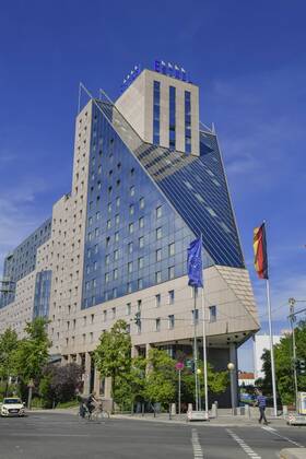 Estrel Hotel, Sonnenallee, Neukölln, Berlin, Deutschland