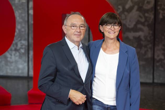 Norbert WALTER-BORJANS, ehem. Finanzminister NRW, und Saskia ESKEN, Regionalkonferenz zur Praesentation der Kandidatinnen und Kandidaten fuer den SPD Parteivorsitz, Kongresszentrum Saarbruecken, 04.09.2019.