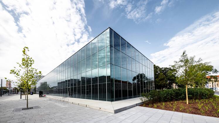 Bauhaus Museum Dessau Aussenaufnahme (Glasfassade) des Bauhaus Museum Dessau am 7. September 2019 in Dessau-Rosslau, Saxony Anhalt, Germany