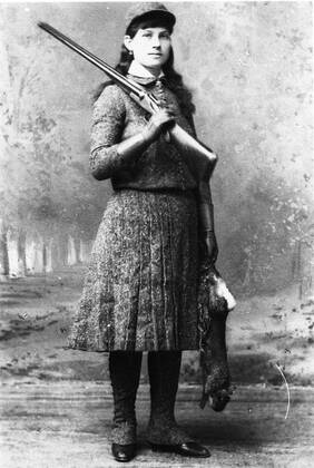 Annie Oakley Annie Oakley or Little Sure Shot , American sharpshooter and exhibition shooter. Photograph c.1880 Annie Oakley (1860-1926) Copyright: xPhoto12 Privatexcollectionx GRE00287_115