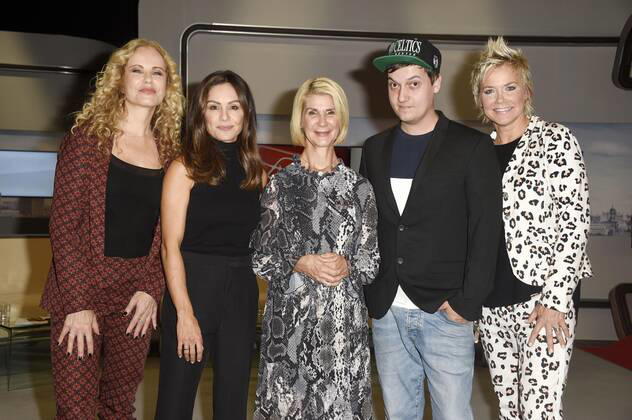 Entertainment Themen der Woche KW37 Entertainment Bilder des Tages Katja Burkard, Nazan Eckes, Brigitte Mohn, LeFloid und Inka Bause bei der Verleihung des RTL Com.mit Award auf der IFA 2019 am Stand von n-tv. Berlin, 11.09.2019