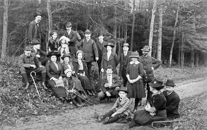 Naturfreunde Cöln Gruppe der Naturfreunde Cöln auf einer Wanderung, Deutschland 1910er Jahre. Group of Naturfreunde Coeln on a hike, Germany 1910s., Copyright: JakobxVolk UnitedArchives0595