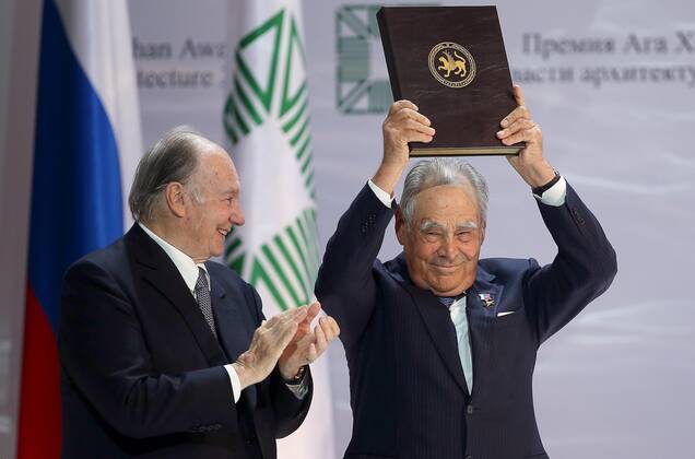 News Bilder des Tages KAZAN, RUSSIA - SEPTEMBER 13, 2019: Prince Shah Karim Al Hussaini, Aga Khan IV (L) and Mintimer Shaimiev, State Counselor of the Republic of Tatarstan, during a ceremony to present the 2019 Aga Khan Award for Architecture at the Musa Dzhalil Opera and Ballet Theatre. Yegor Aleyev TASS  TS0BAAB8