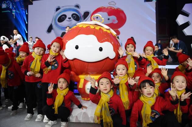 (190917) -- BEIJING, Sept. 17, 2019 -- Children pose with Shuey Rhon Rhon, the mascot of Beijing 2022 Paralympic Winter Games during the 2022 Beijing Winter Olympic and Paralympic Games mascot launch ceremony in Beijing, capital of China, Sept. 17, 2019. ) (SP)CHINA-BEIJING-2022 WINTER OLYMPIC AND PARALYMPIC GAMES-MASCOTS-LAUNCH (CN) JuxHuanzong 