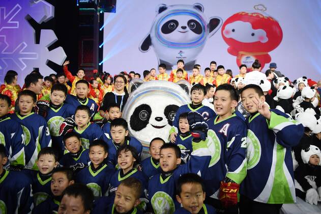 (190917) -- BEIJING, Sept. 17, 2019 -- Children pose with Bing Dwen Dwen, the mascot of Beijing 2022 Olympic Winter Games during the 2022 Beijing Winter Olympic and Paralympic Games mascot launch ceremony in Beijing, capital of China, Sept. 17, 2019. ) (SP)CHINA-BEIJING-2022 WINTER OLYMPIC AND PARALYMPIC GAMES-MASCOTS-LAUNCH (CN) JuxHuanzong 