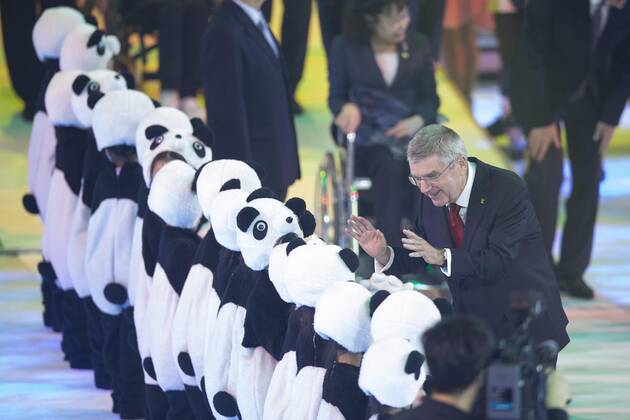 (190917) -- BEIJING, Sept. 17, 2019 -- International Olympic Committee (IOC) president Thomas Bach (R) talks with young actors during the 2022 Beijing Winter Olympic and Paralympic Games mascot launch ceremony in Beijing, capital of China, Sept. 17, 2019. ) (SP)CHINA-BEIJING-2022 WINTER OLYMPIC AND PARALYMPIC GAMES-MASCOTS-LAUNCH (CN) LixMing 