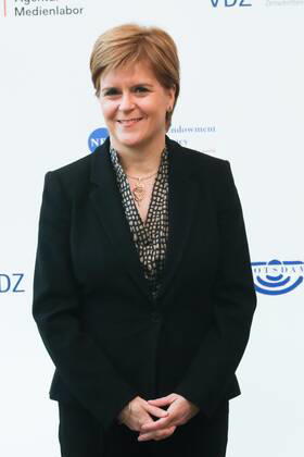 Nicola Sturgeon, die Erste Ministerin Schottlands bei der Ankunft der Verleihung des M100 Media Award From Pipedream to Reality Democracy and the European Public Sphere im Orangerieschloss in Potsdam.am 21.02.2019 Nicola Sturgeon erhält M100 Media Award in Potsdam