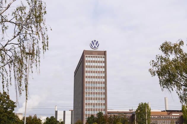 20.09.2019, xkvx, Wirtschaft, Volkswagen Werk Wolfsburg Zentrale, Hochaus Konzernzentrale, Logo, Emblem, Bildmarke Wolfsburg