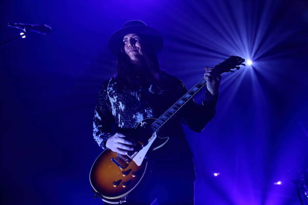 Pollard Berrier von der Band Archive bei einem Konzert im Tempodrom in Berlin, 21. September 2019. Archive im Tempodrom