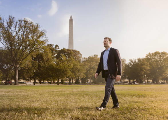 Bilder des Jahres 2019, News 09 September News Bilder des Tages Bundesgesundheitsminister Jens Spahn (CDU) vor dem Washington Monument. Washington, 21.09.2019. Washington USA