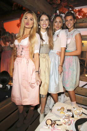 Pamela Reif, Cathy Hummels, Carmen Mercedes und Jennifer Knäble beim Cathy Hummels Wiesn Bummel auf dem Oktoberfest 2019 in der Käfer Wiesn Schänke. München, 23.09.2019