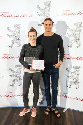 Jasmin Martin (L) und David Johannes Suchy (R) von Berliner Szenerestaurant 2019 Frea bei der Ankuendigung der Berliner Meisterkoeche 2019 in Berlin am 24. September 2019. Berliner Meisterkoeche 2019