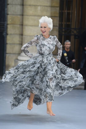 Paris Fashion Week. Annual l Oreal Show. Defilee l Oreal. Helen Mirren. 245557 2019-09-28 Paris France  Copyright: xSergexArnalx xStarfacex STAR_245557_058