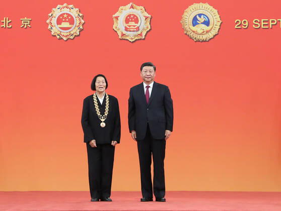 (190929) -- BEIJING, Sept. 29, 2019 -- Chinese President Xi Jinping, also general secretary of the Communist Party of China Central Committee and chairman of the Central Military Commission, presents the Medal of the Republic to Shen Jilan at the presentation ceremony of the national medals and honorary titles of the People s Republic of China at the Great Hall of the People in Beijing, capital of China, Sept. 29, 2019. ) CHINA-BEIJING-NATIONAL MEDALS AND HONORARY TITLES-PRESENTATION CEREMONY (CN) WangxYe 