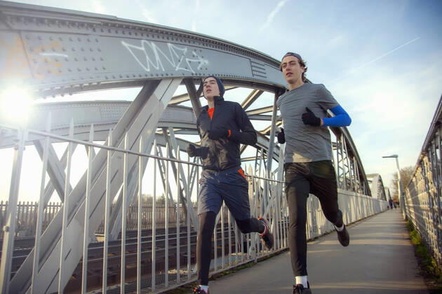 Two teenagers running over railway bridge model released Symbolfoto  AJOF00005