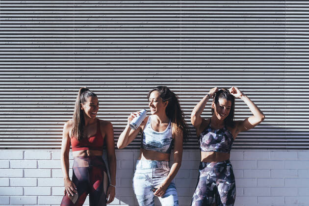Three happy sportswomen after workout model released Symbolfoto  JCMF00200