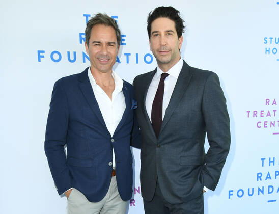 06 October 2019 - Beverly Hills, California - Eric McCormack, David Schwimmer. The Rape Foundation Annual Brunch 2019 held at Private Residence in Beverly Hills. Photo Credit: Birdie Thompson AdMedia 245851 2019-10-06 California Beverly Hills Etats-Unis  Copyright: xAdMediax STAR_245851_057